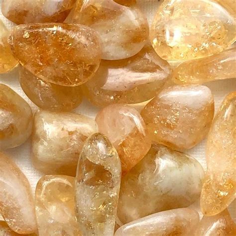 黃塔晶功效|黃塔晶Citrine Crystal(金字塔黃水晶) – Piecesmet。